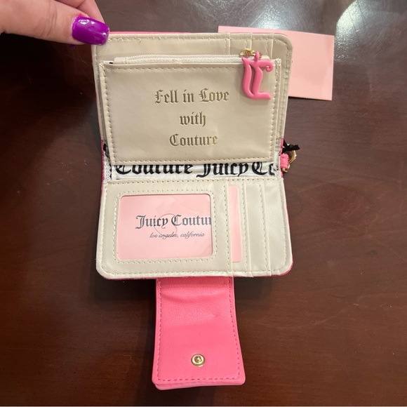 Juicy Couture Wallet/Tweezers & Bear Keychain Set - Picture 3 of 11